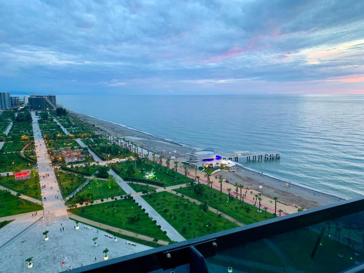 Sunshine Apartments Orbi Beach Tower Batumi Bagian luar foto